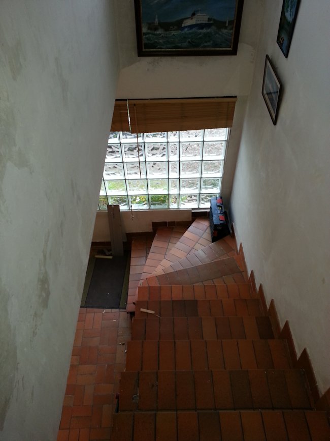 escalier - Avant rénovation à Obernai